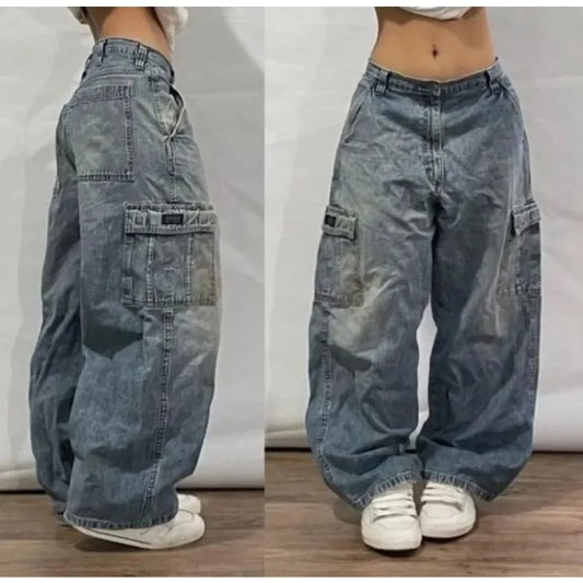 Fashionable Y2K baggy jeans for men and women with a relaxed fit and cargo pockets