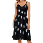 Vestido largo con tirantes y lunares en blanco y negro