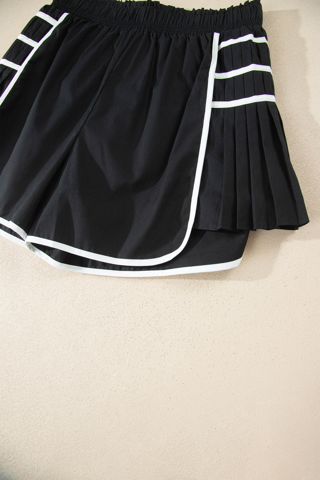 Bonbon Contrast Trim Pleated Casual Active Shorts