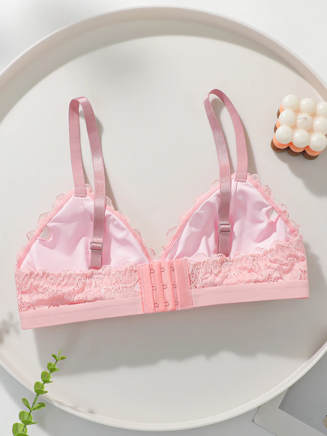 Underwire in Bra with Lace Design