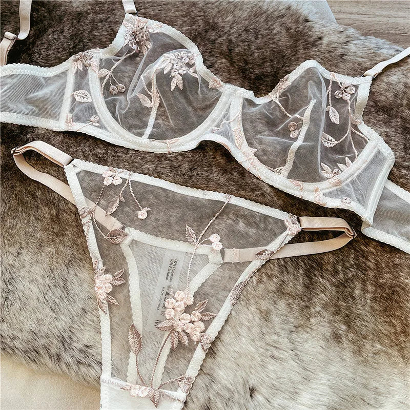 Underwire Bra with Lace - Elegant Style