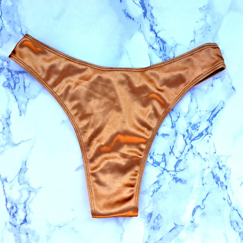 Bikini: Trendy High-Waisted Two-Piece