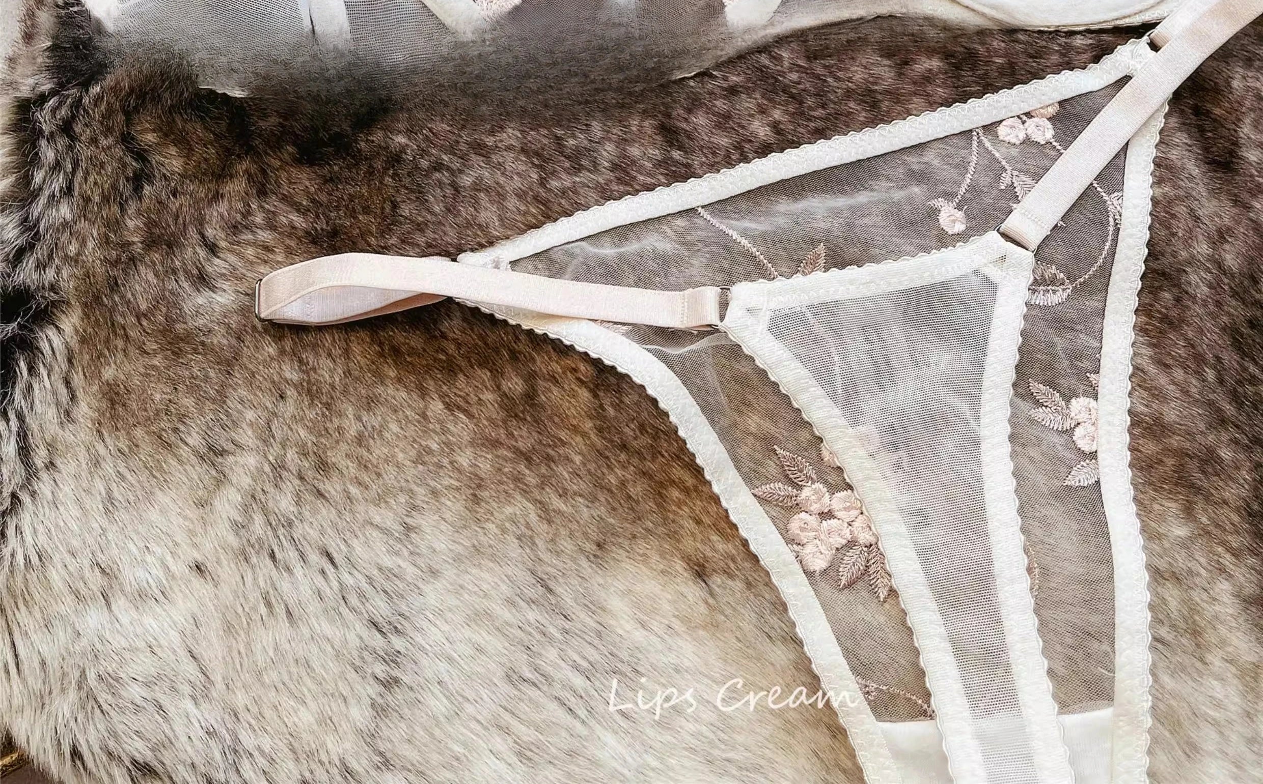 Underwire Bra with Lace - Elegant Style
