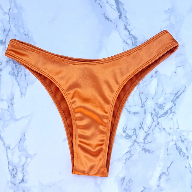 Bikini: Trendy High-Waisted Two-Piece