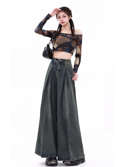 Stylish baggy Y2K jeans women with a high-waisted design for a trendy retro look