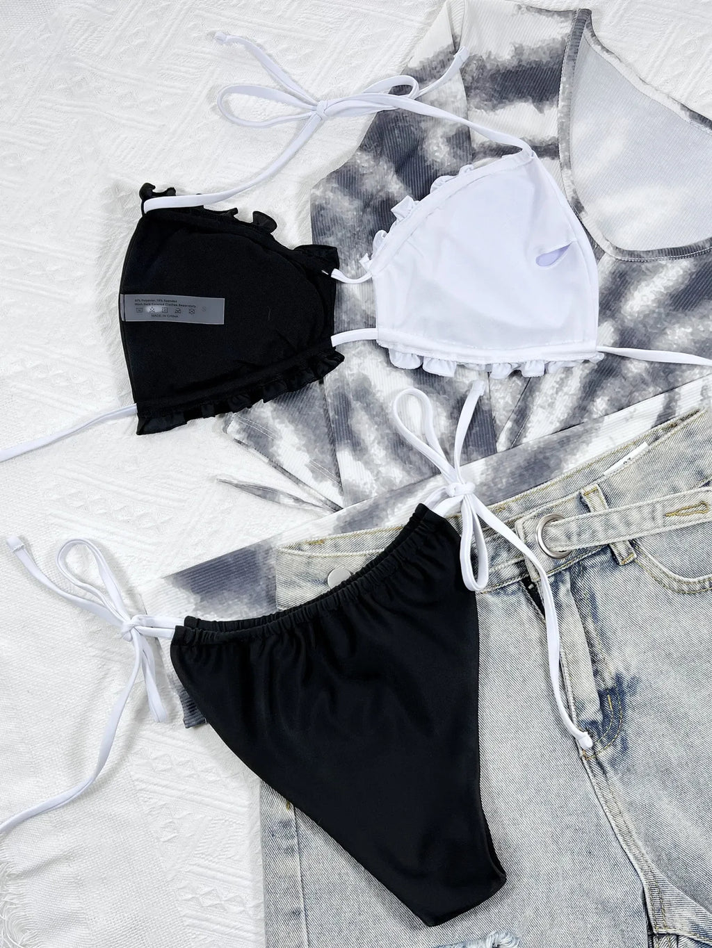 LuckeLadybug beugel bikini set in black and white with ruffle details and adjustable strings