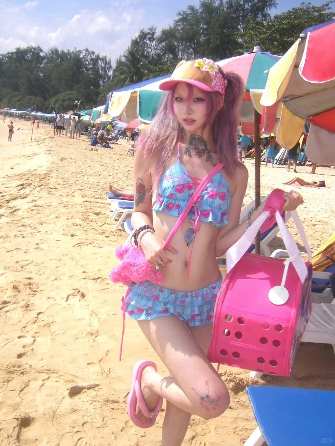 LuckeLadybug beugel bikini set in vibrant colors, perfect for beach outings and summer fun