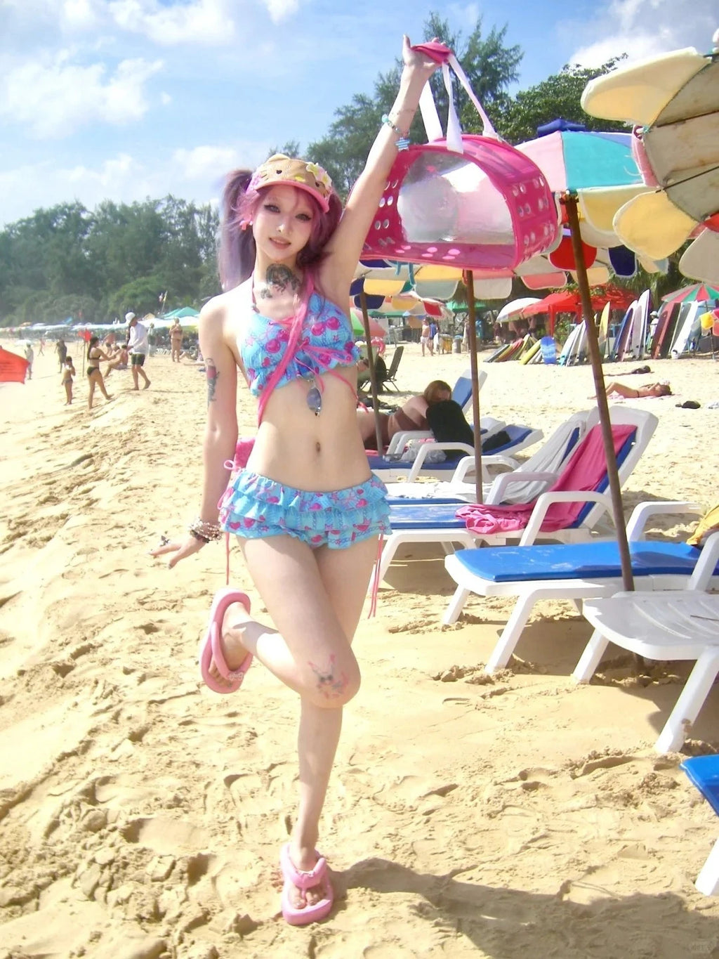 LuckeLadybug beugel bikini set in vibrant colors, perfect for a fun day at the beach