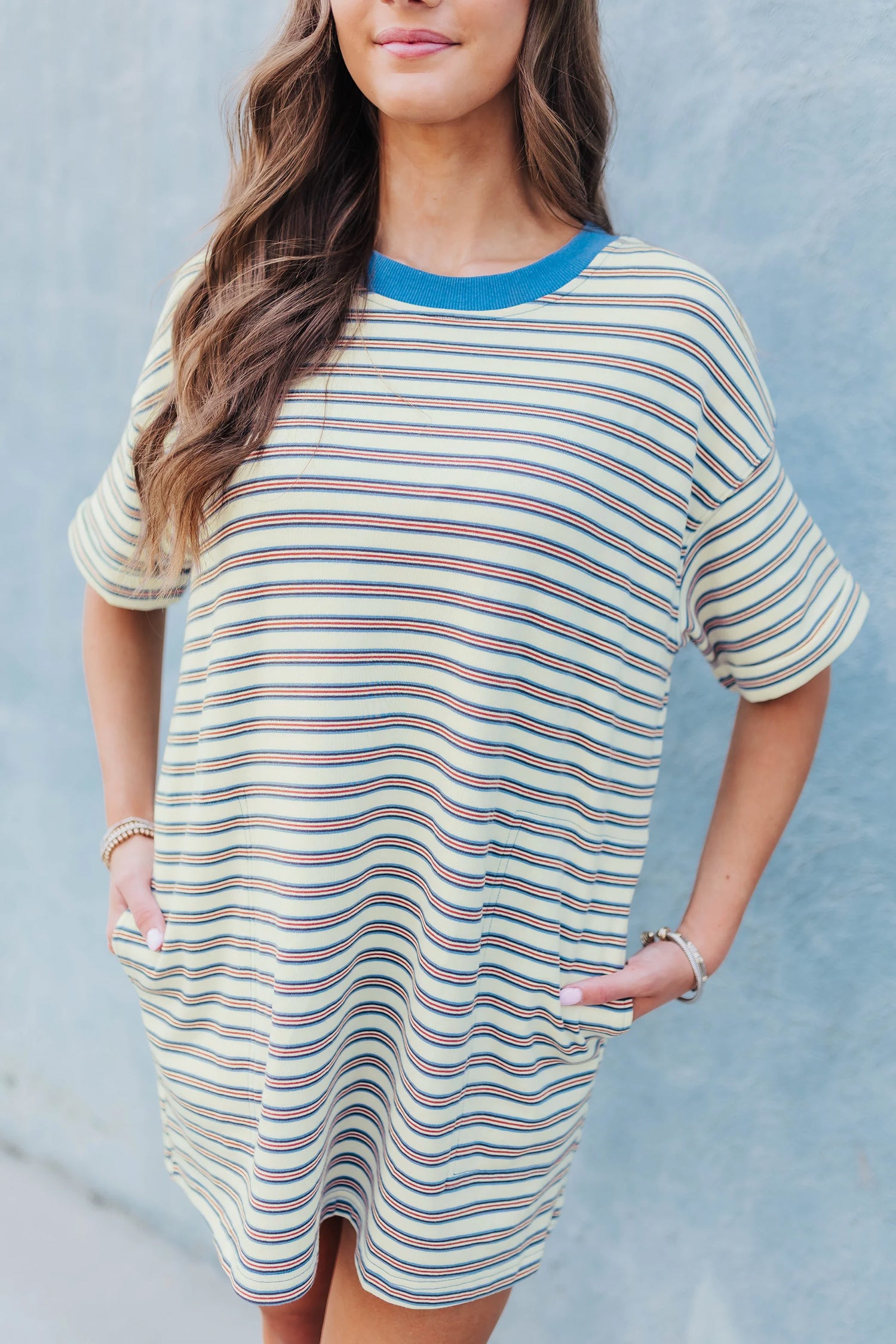 Striped casual dress from t-shirt style with side pockets, perfect for everyday wear