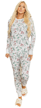 White Holly Print Lounge Set For Comfort