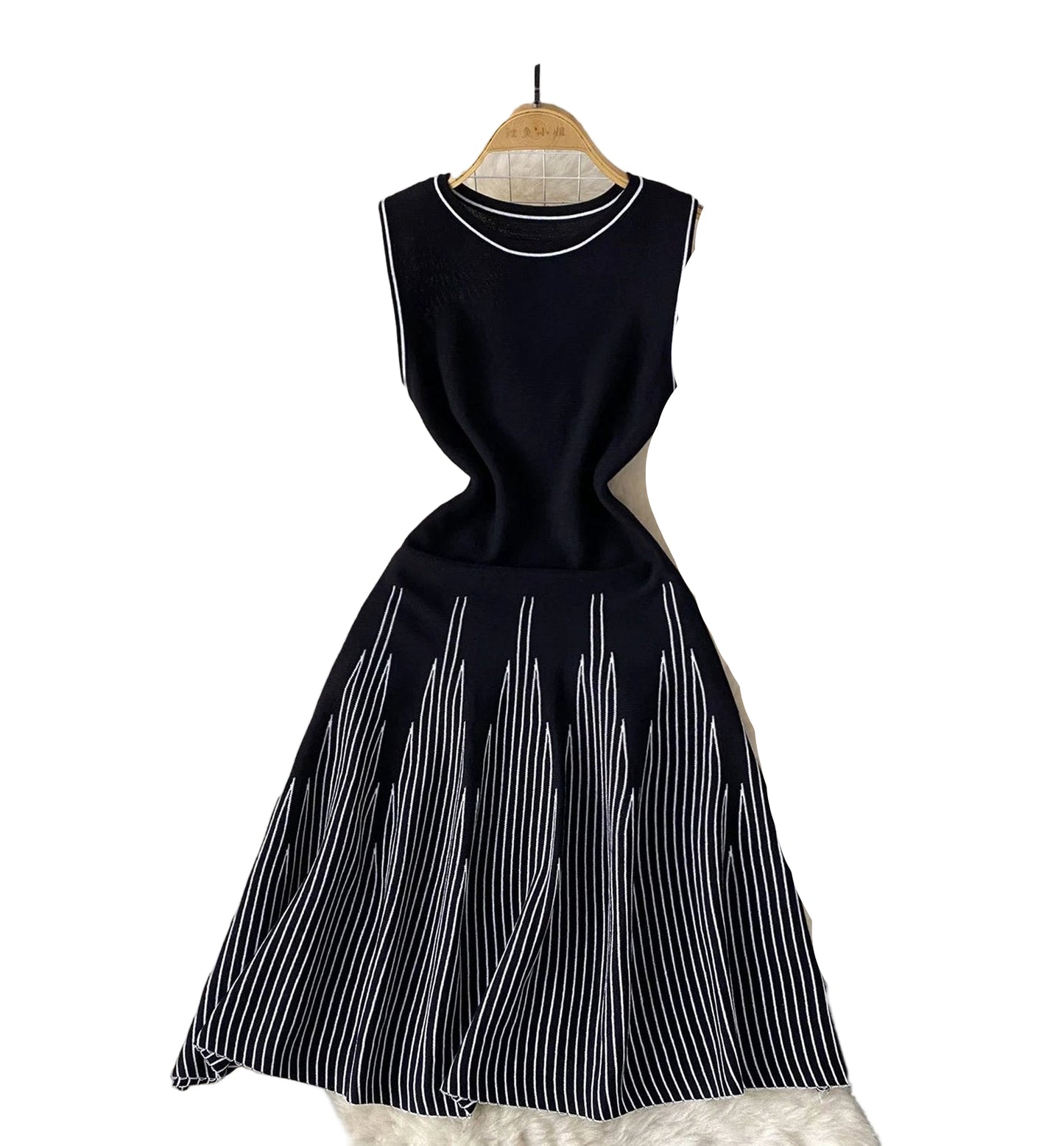 Elegant Y2K mini dress for women featuring a sleeveless design and stylish striped pattern