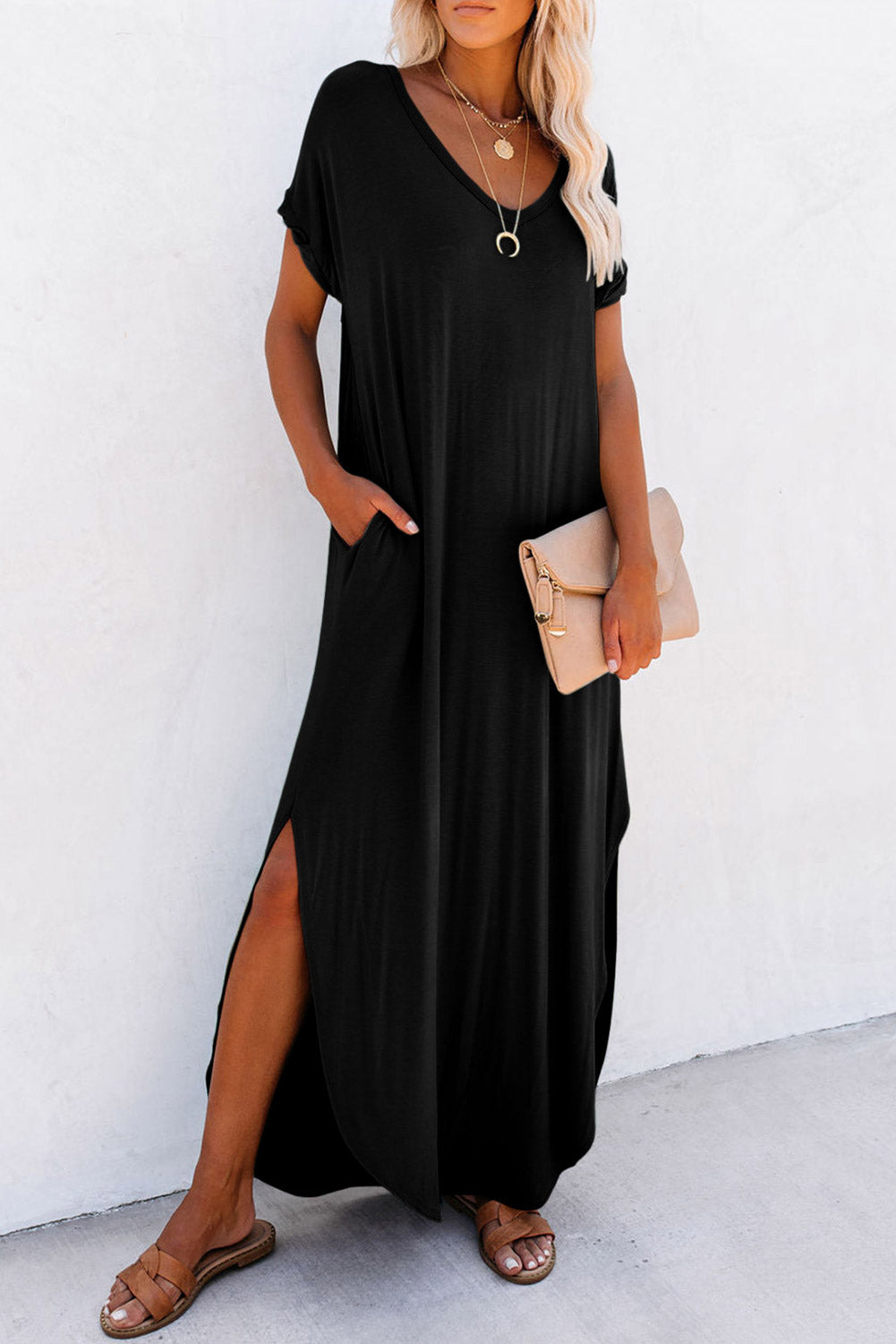 Black T-Shirt and maxi dress with pockets and side slits, perfect for casual summer outings