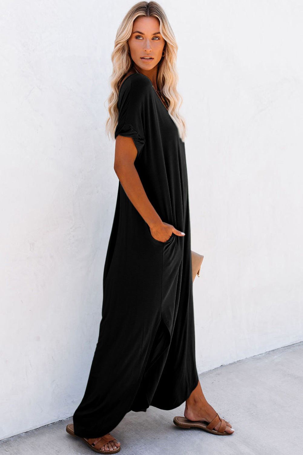 Black T-Shirt and maxi dress with short sleeves and pockets for casual style