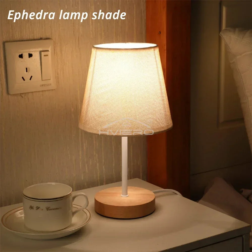 Escritorio y Lámpara Modernos para una Iluminación con Estilo