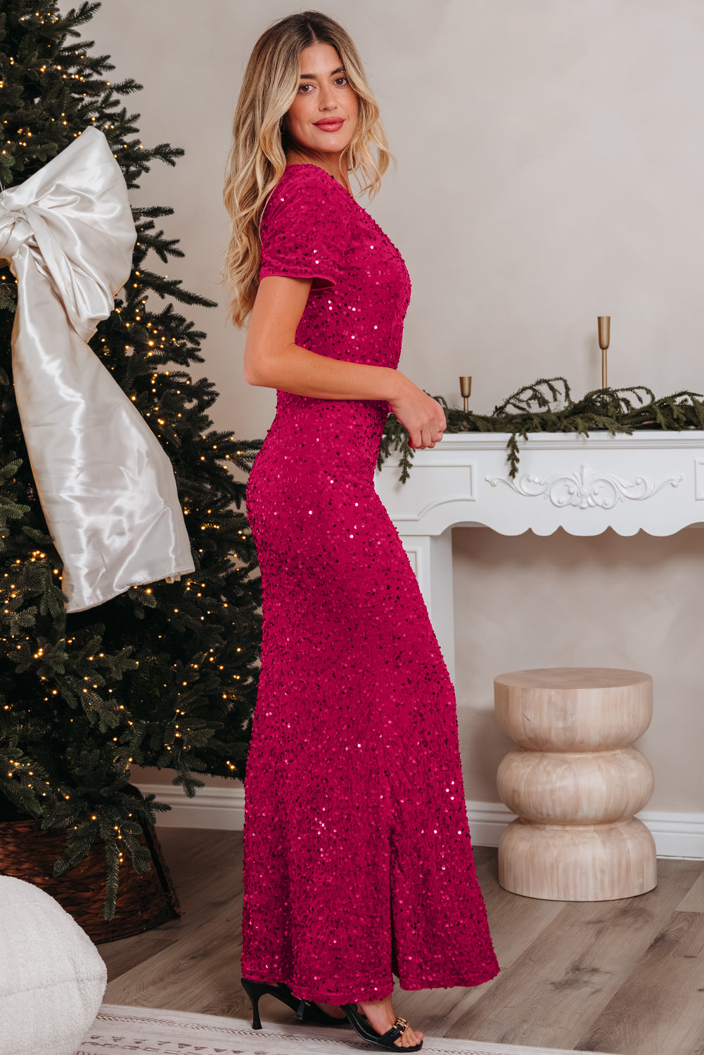 Elegant pink sequin for dress featuring short sleeves and a fitted silhouette for special occasions