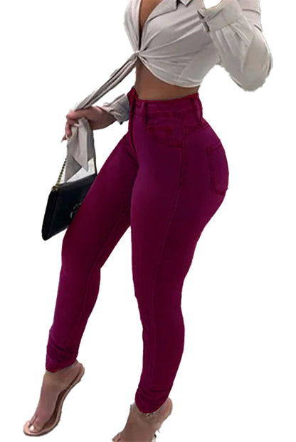 Woman wearing women's skinny jeans high waist in burgundy with a stylish top and handbag