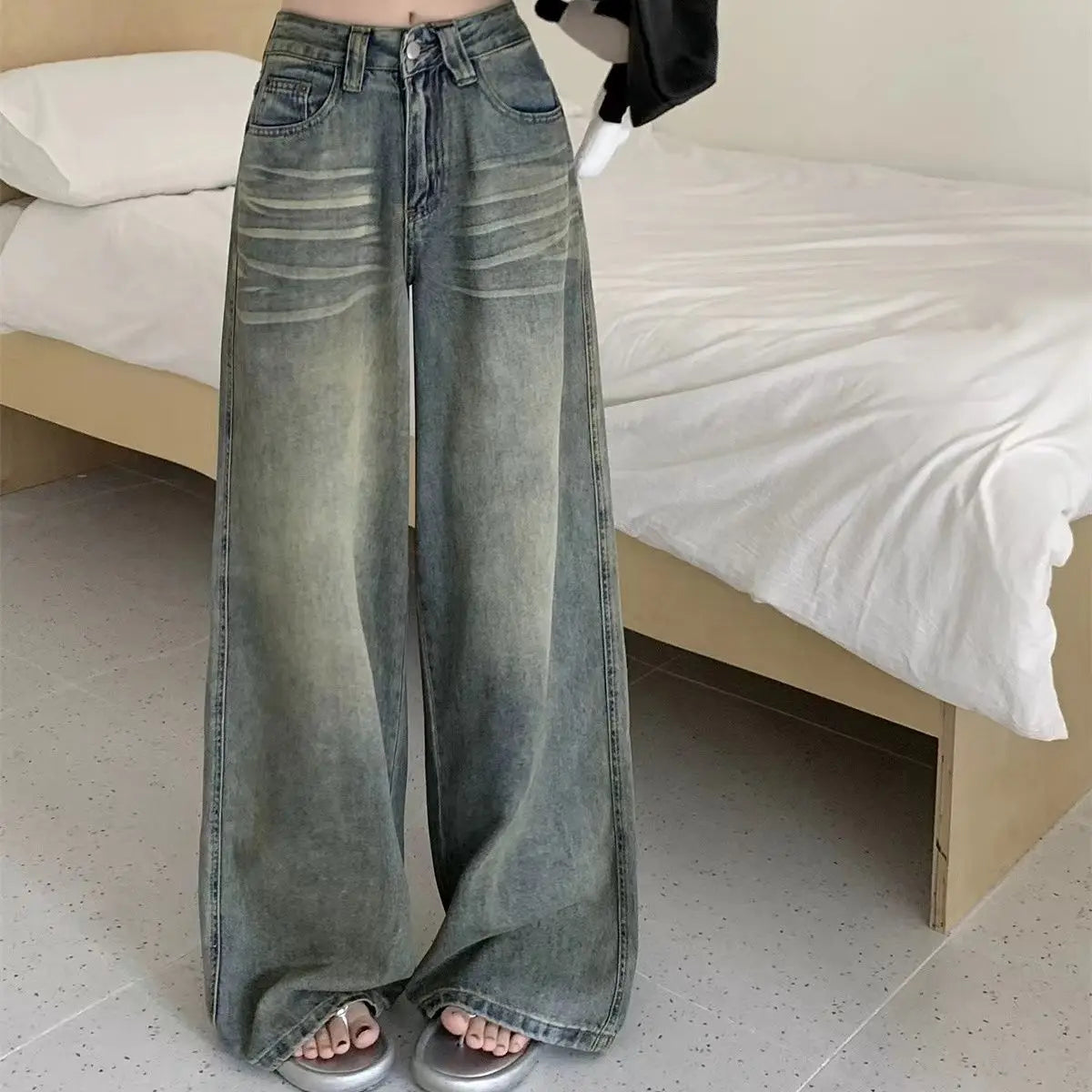 Y2K baggy jeans women in faded blue with a wide leg design for a stylish retro look