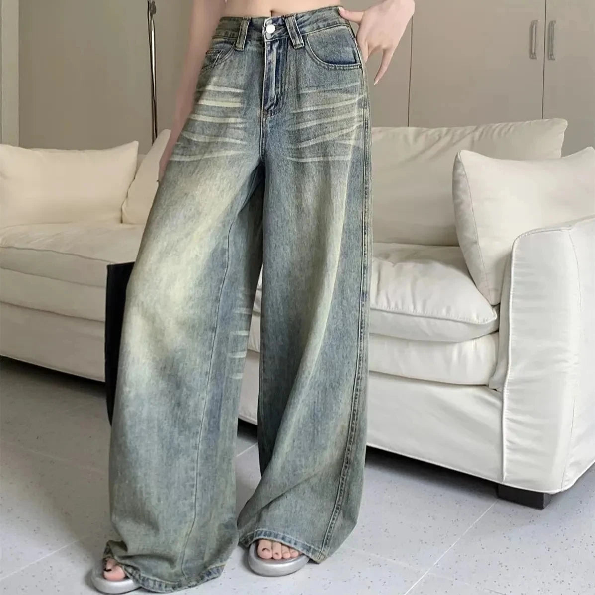 Trendy Y2K baggy jeans women with a loose fit and light wash for a retro look